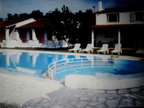 Гостиница Nikos Apartments  Ахарави